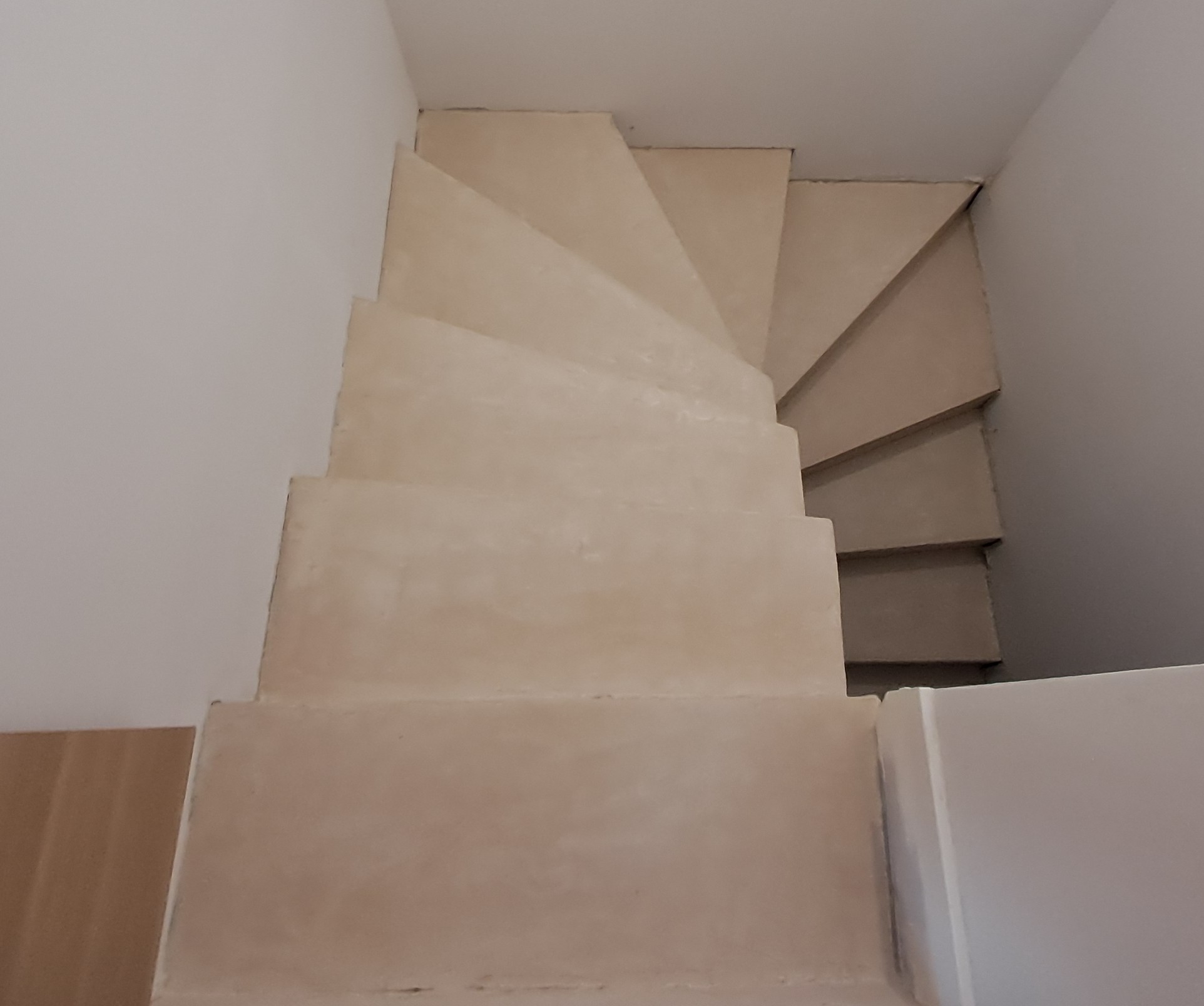 trap in gepolijst beton